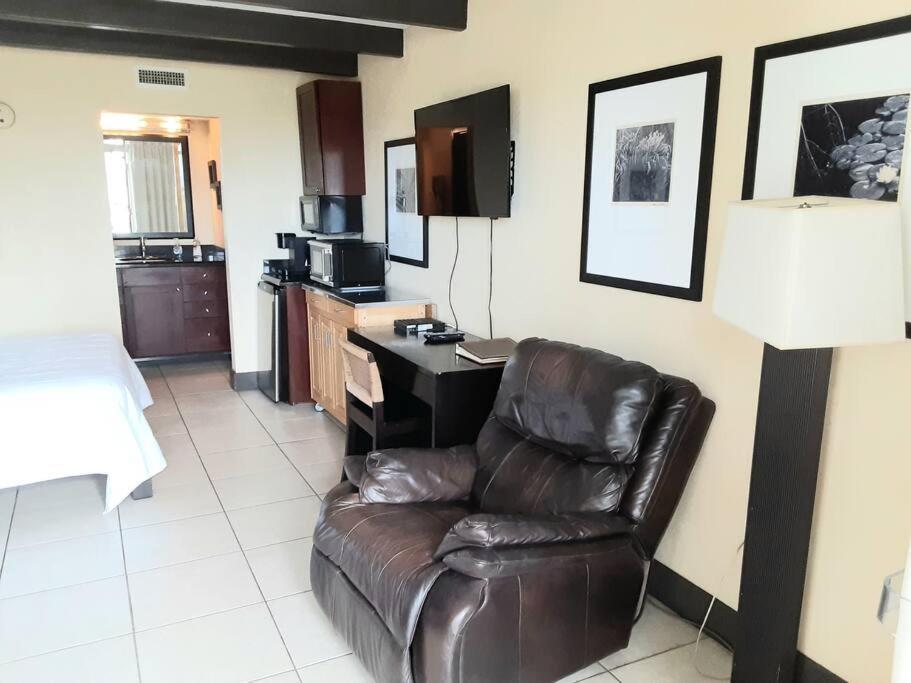 Beautiful One Bedroom Resort-Style Studio With Pool And Beach Access 拉斯金 外观 照片